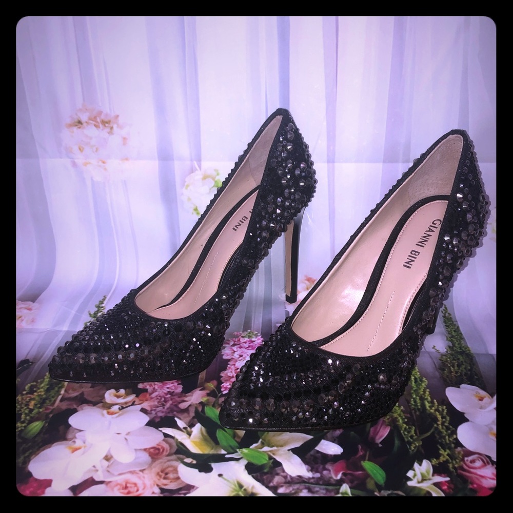 NWT Gianni Bini black heels